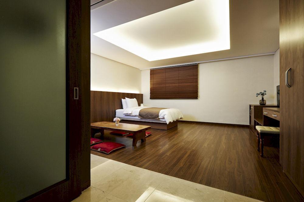 Roni Tourist Hotel Чонджу Экстерьер фото